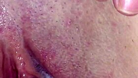 wow, my gf plays with a big dildo!