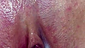 wow, my gf plays with a big dildo!