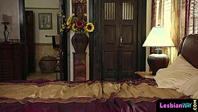 Glamour Lesbians Eating Pussy and Scissoring!