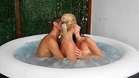 i fucked my girlfriend in the hot tub with anal and blowjob