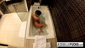 jezebelle bond records her solo bath time with nude scenes