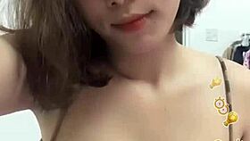 Em ngọc nguy�n shows off her big tits.