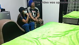 La enfermera compartida folla como zorra en el hospital con mi esposo.