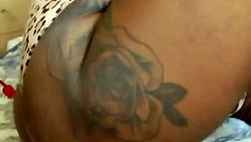 Naejae uses vibrator then wedges herself?