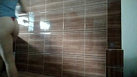 essa empregada provoca o patrão com safadeza