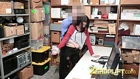 big-dicked guard catches thief and fucks her doggystyle in the house 😈