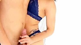 Que bunda gostosa, vou bater nessa gostosa hotwife com o pau duro 😈