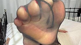 i give cumshot and facial to erotic beauty she enjoys