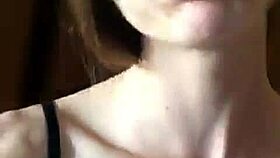 Chica Se Graba En El Baño Mostrando Grandes Tetas Y Culo