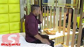 Hey Bruna, testing the bed with Maurinho? Is it good for clients?