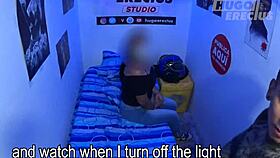 चार पैरों पर: लैटिना बेंट ओवर हार्डकोर डॉगीस्टाइल