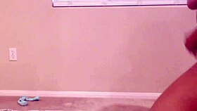 A solo performer alerts viewers to her impressive big booty in a narrative showcase.