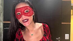 Kikando De Mini Saia Sem Calcinha E Salto No Dotado Enorme