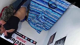 चार पैरों पर: लैटिना बेंट ओवर हार्डकोर डॉगीस्टाइल