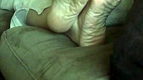 Carmen shows off her sexy wrinkled feet in a casual story