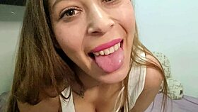 Blonde latina twerking her big ass on webcam! 😍