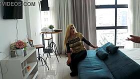 Minha vizinha me deu o cuzinho antes de viajar pra Itália