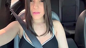 Motorista de aplicativo leva novinha rabuda para uma aventura