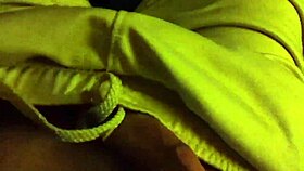 छोटा लंड वाला लड़का सोलो में हस्तमैथुन करता है