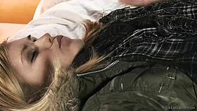 I can't stop fingering my blonde pussy, delphine.