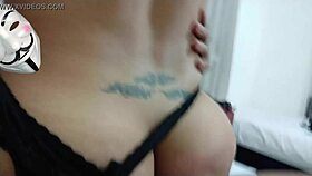 shemale tatuada con rico culo se resiste a ser grabada en acción