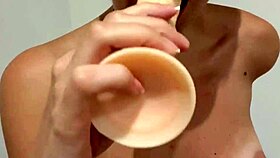 In this French amateur scene a superb woman offers to suck your dick on web chat