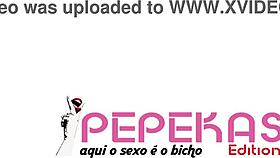 Vivi guedez visits apartment to rent