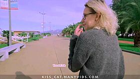 18 Babe Flashes Tits And Pussy Close-Up In Central Park.