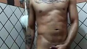 fabrício aguiar getting steamy in the shower scene