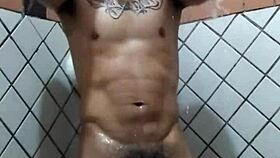 fabrício aguiar getting steamy in the shower scene
