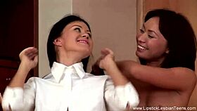 Blonde Lesbian Teen Fingering Mature Milf With Toys