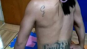 sentando no consolo pela primeira vez, tattooed brunette topless and sensual 😏