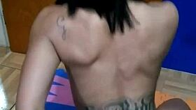 sentando no consolo pela primeira vez, tattooed brunette topless and sensual 😏