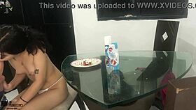 me pongo cachonda chupando polla con fresa y crema parte 1