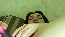 hungry pussy craving more in homemade milf scene