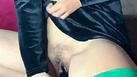 Mature woman masturbates pussy to orgasm!