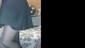 Amateur girlfriend fingering pussy like a slut at home