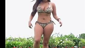 Indian Babe Shows Big Boobs in Bikini Sex