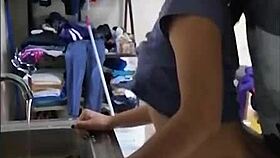 Una Buena Mujer Sirve A Su Hombre