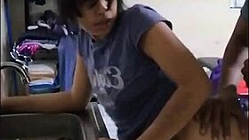 Una Buena Mujer Sirve A Su Hombre