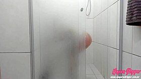 Nayara, what are you doing in the bath?