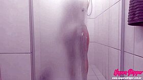 Nayara, what are you doing in the bath?