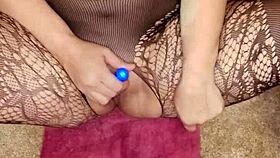 Lissa Lakes Toys Shaved Pussy Squirting Play!