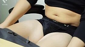 Zukkon buckon do it: muscular bodybuilder uses toys for masturbation and cum