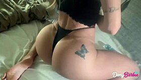 A milf loira gostosa aqueceu com o brinquedo e chamou o novinho pra finalizar no c�zinho anal - www denybarbie com br.