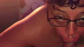 chica de lentes giving me a blowjob at work 😏