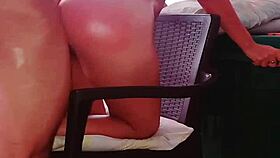 Le aplico aceites eroticos en el culo a mi hermanastra