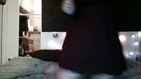 amateur teen rubs her pussy to orgasm