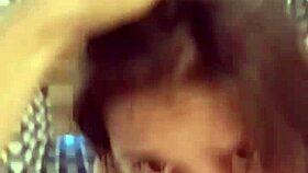 novinha casada mamando muito o pauzudo e sendo fodida pelo marido no ménage 😈