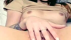 Beautiful girl with perfect body chats on web - chaturbate